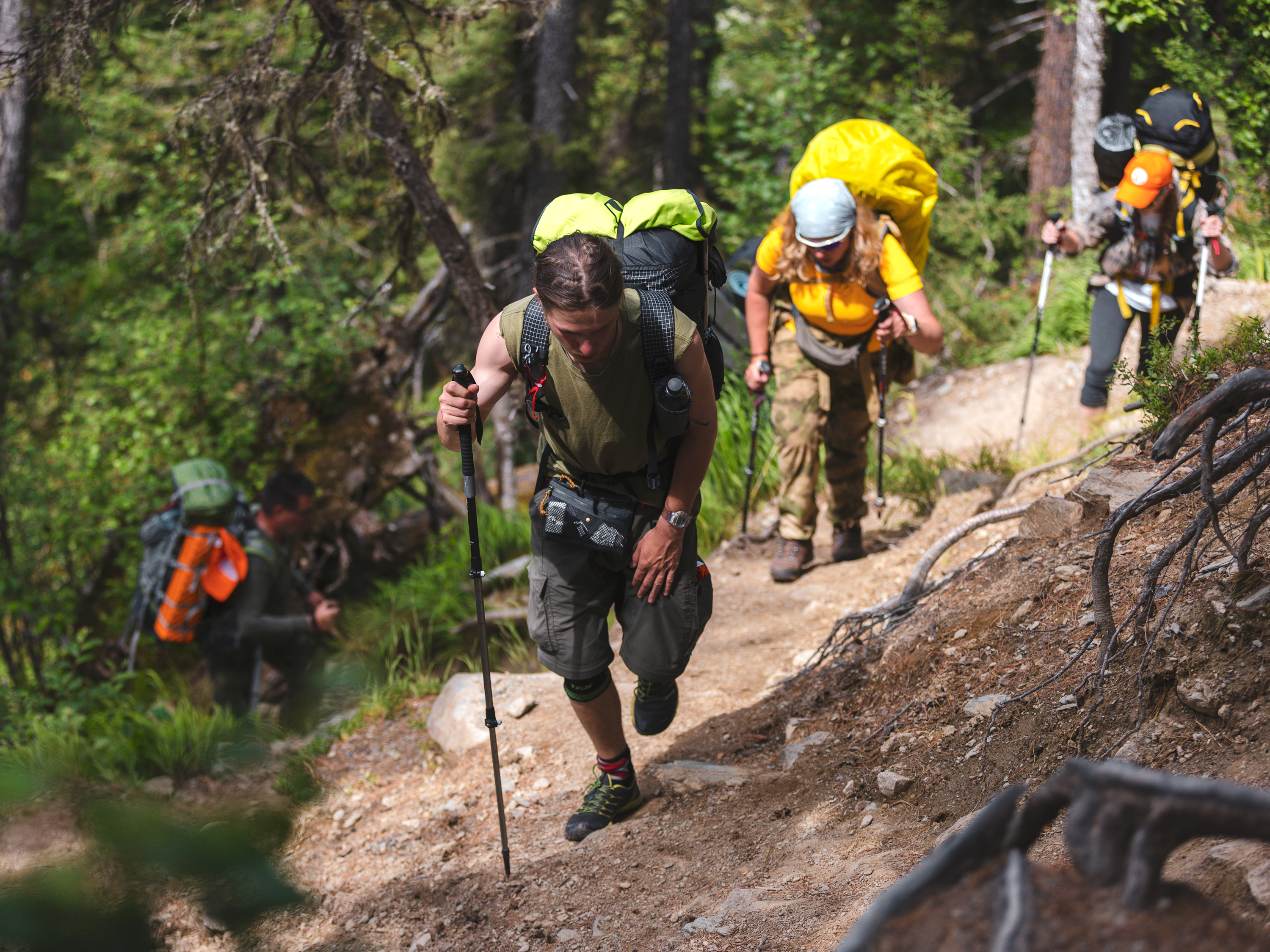 Туристы по пути на озеро Светлое