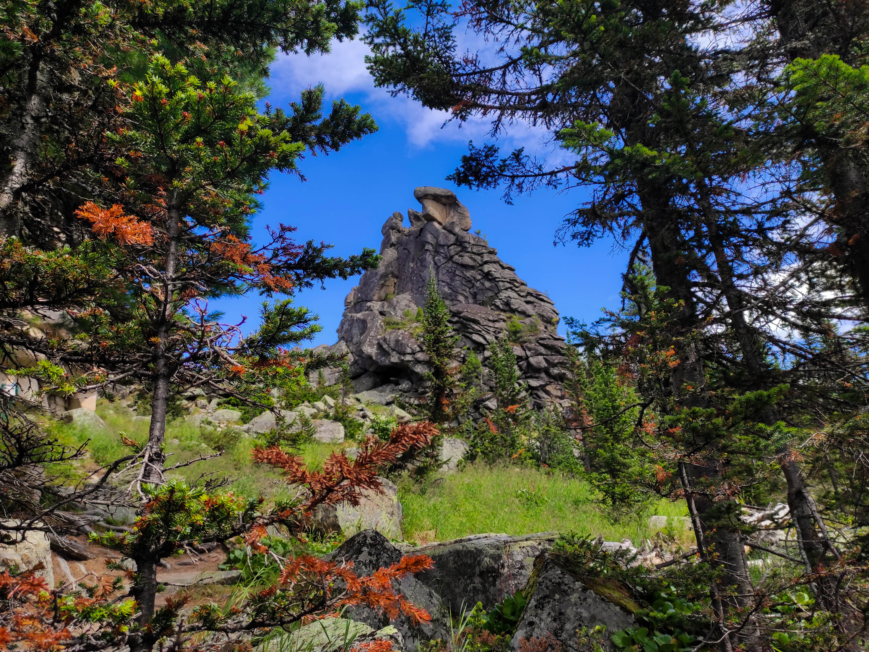 Каменный город, скала Три стража