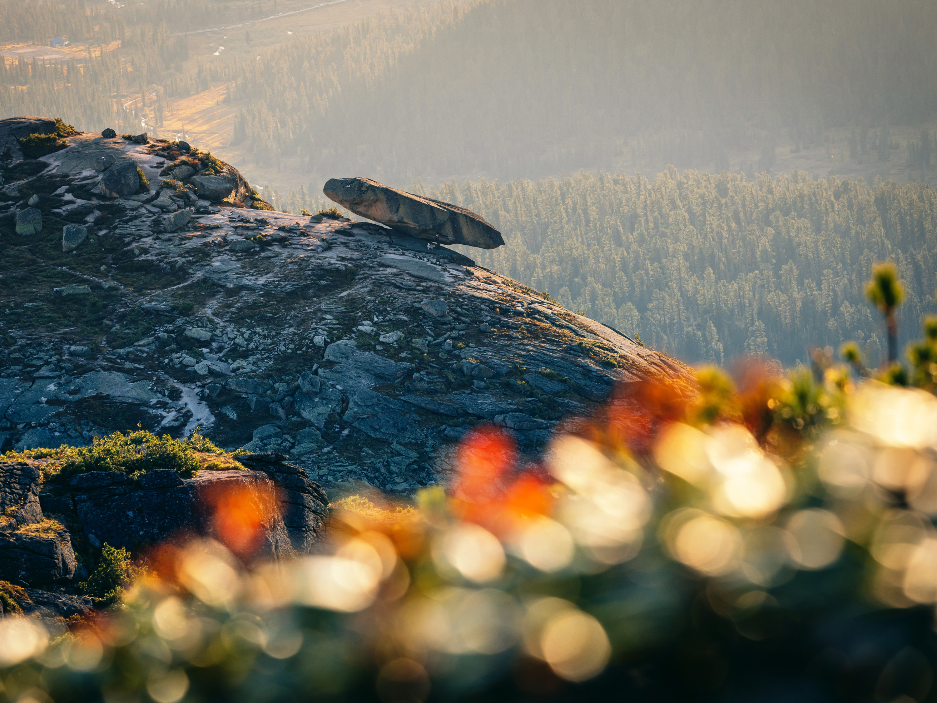 Висячий камень