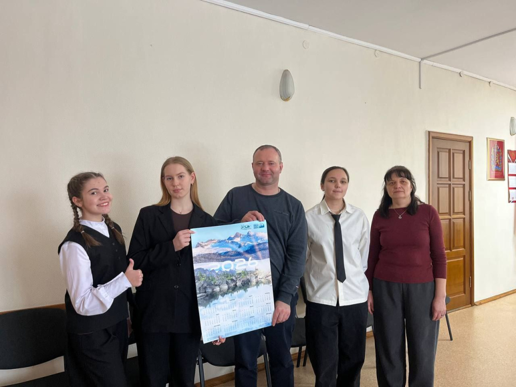 У Главы Ермаковского округа Куйчика Романа Васильевича.jpg