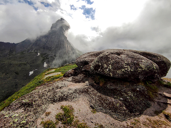 Вид на перевал Спящий Саян